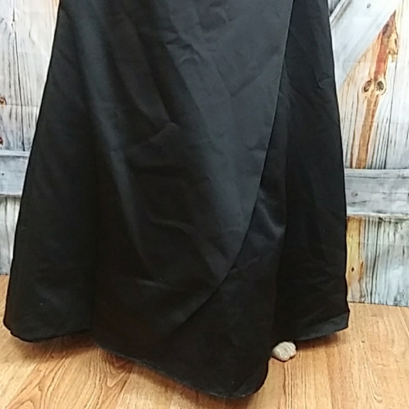 DAVID'S BRIDAL Halter Maxi Prom Dress - Picture 2 of 8